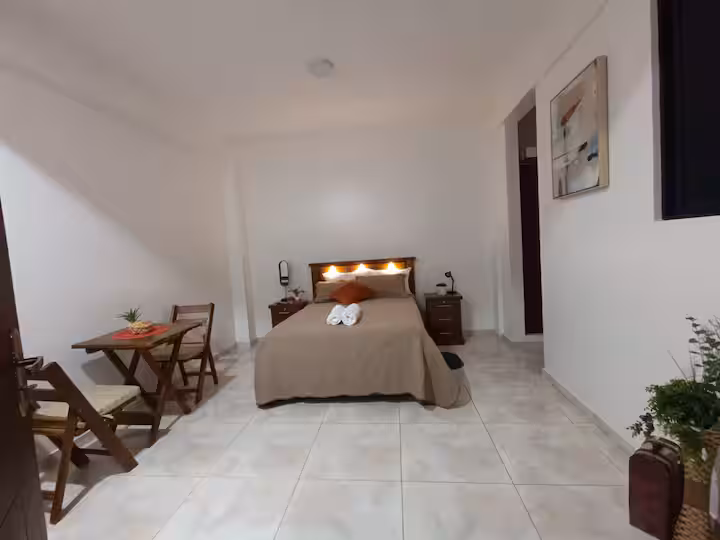 Avenida Principal South Studio — 2